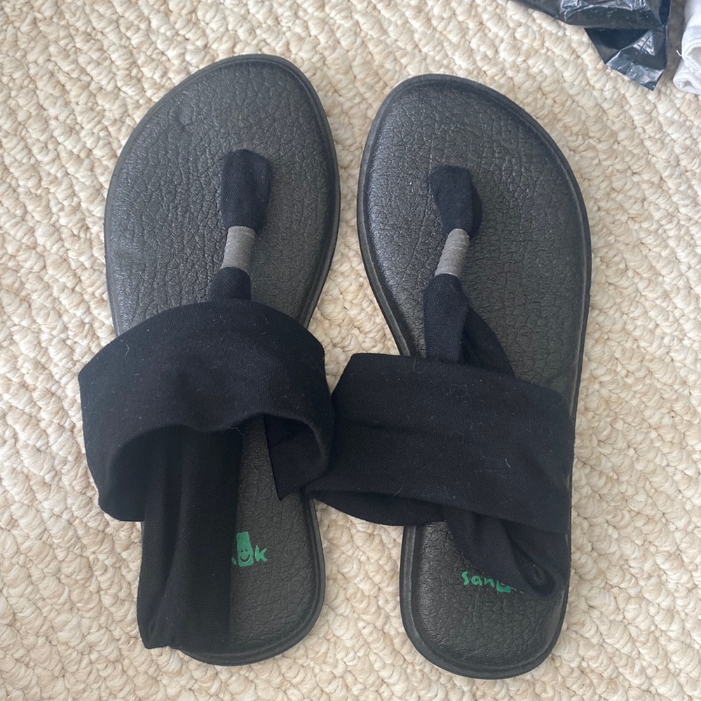 Like new Sanuk sandals. Size 7. Black